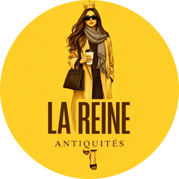 Logo La Reine Antiquités : une femme couronnée, sac à la main, sur fond jaune
